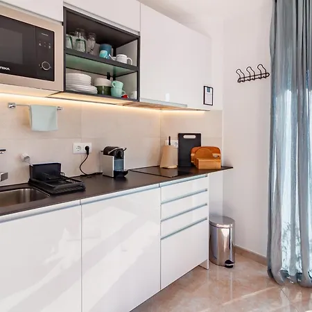 Oasis בית הארחה 4*