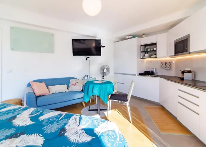 בית הארחה Oasis נאזרה